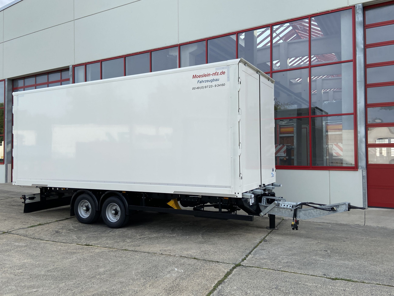 Möslein TKO 105 D 7m weiß Tandem- Koffer, Durchladbar, -- Neufahrzeug -- - Prikolica sa zatvorenim sandukom: slika Möslein TKO 105 D 7m weiß Tandem- Koffer, Durchladbar, -- Neufahrzeug -- - Prikolica sa zatvorenim sandukom Möslein TKO 105 D 7m weiß Tandem- Koffer, Durchladbar, -- Neufahrzeug -- - Prikolica sa zatvorenim sandukom: slika Möslein TKO 105 D 7m weiß Tandem- Koffer, Durchladbar, -- Neufahrzeug -- - Prikolica sa zatvorenim sandukom