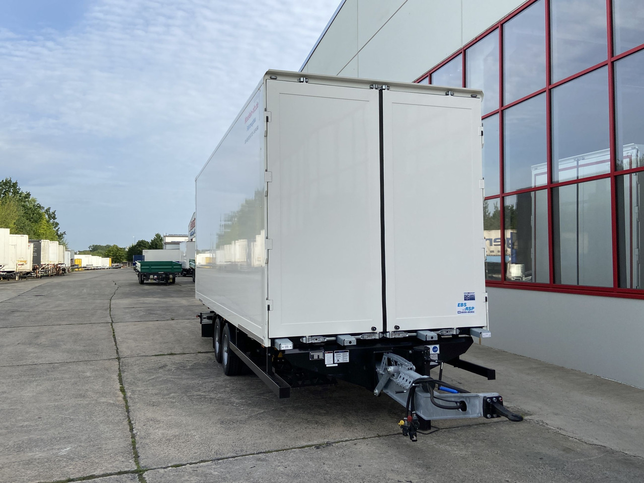 Novi Prikolica sa zatvorenim sandukom Möslein TKO 105 D 7m weiß Tandem- Koffer, Durchladbar, -- Neufahrzeug --: slika Novi Prikolica sa zatvorenim sandukom Möslein TKO 105 D 7m weiß Tandem- Koffer, Durchladbar, -- Neufahrzeug -- Novi Prikolica sa zatvorenim sandukom Möslein TKO 105 D 7m weiß Tandem- Koffer, Durchladbar, -- Neufahrzeug --: slika Novi Prikolica sa zatvorenim sandukom Möslein TKO 105 D 7m weiß Tandem- Koffer, Durchladbar, -- Neufahrzeug --