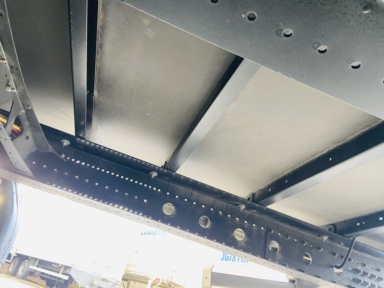 Möslein TKO 105 D 7m weiß Tandem- Koffer, Durchladbar, Neuwertig - Prikolica sa zatvorenim sandukom: slika Möslein TKO 105 D 7m weiß Tandem- Koffer, Durchladbar, Neuwertig - Prikolica sa zatvorenim sandukom Möslein TKO 105 D 7m weiß Tandem- Koffer, Durchladbar, Neuwertig - Prikolica sa zatvorenim sandukom: slika Möslein TKO 105 D 7m weiß Tandem- Koffer, Durchladbar, Neuwertig - Prikolica sa zatvorenim sandukom