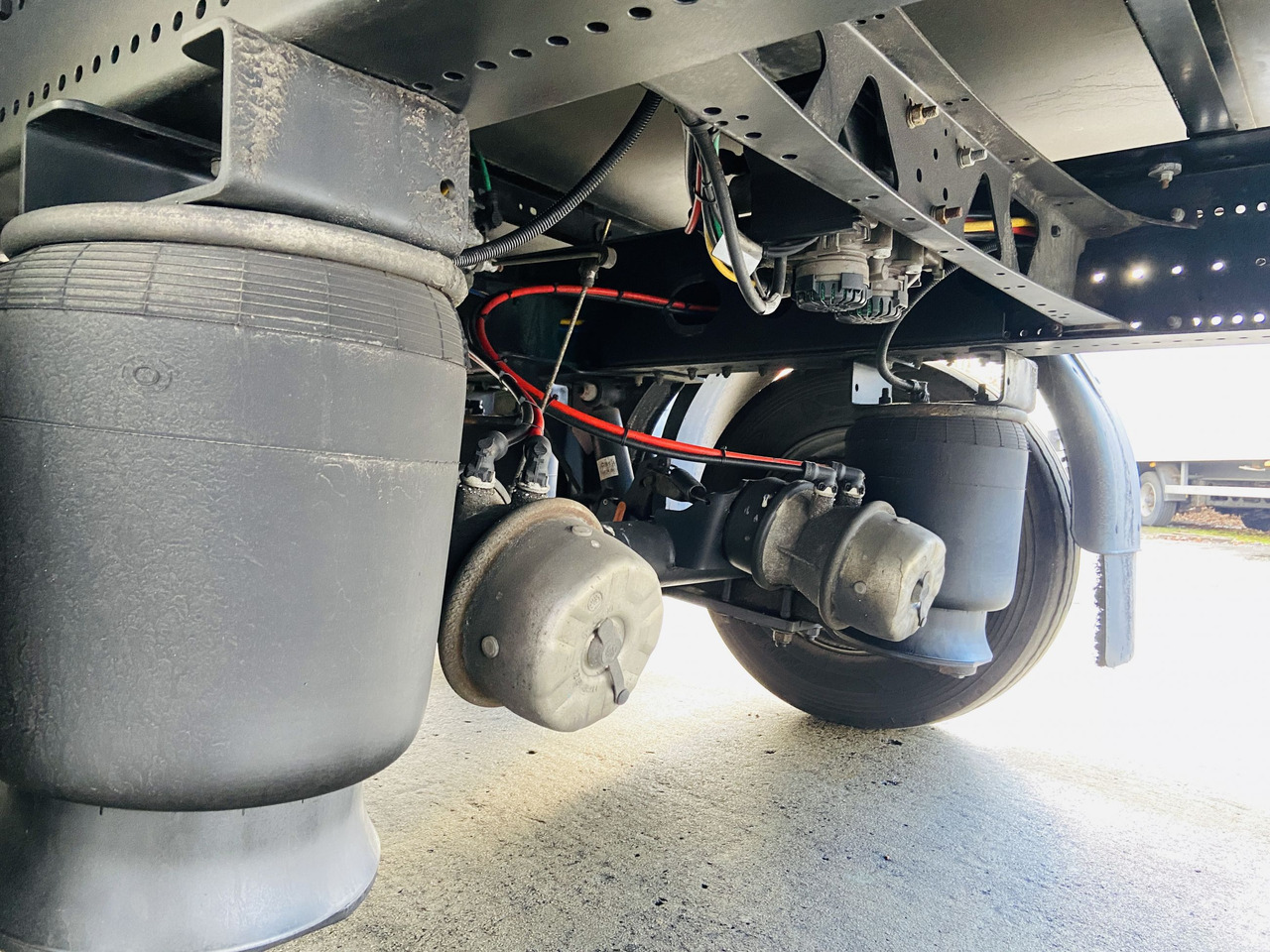 Möslein TKO 105 D 7m weiß Tandem- Koffer, Durchladbar, Neuwertig - Prikolica sa zatvorenim sandukom: slika Möslein TKO 105 D 7m weiß Tandem- Koffer, Durchladbar, Neuwertig - Prikolica sa zatvorenim sandukom Möslein TKO 105 D 7m weiß Tandem- Koffer, Durchladbar, Neuwertig - Prikolica sa zatvorenim sandukom: slika Möslein TKO 105 D 7m weiß Tandem- Koffer, Durchladbar, Neuwertig - Prikolica sa zatvorenim sandukom