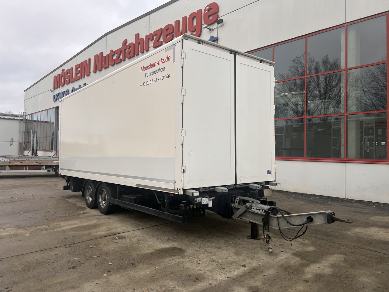Möslein TKO 105 DL Schwebheim Tandem Koffer mit Ladebordwand 1,5 t + Durchladbar - Prikolica sa zatvorenim sandukom: slika Möslein TKO 105 DL Schwebheim Tandem Koffer mit Ladebordwand 1,5 t + Durchladbar - Prikolica sa zatvorenim sandukom Möslein TKO 105 DL Schwebheim Tandem Koffer mit Ladebordwand 1,5 t + Durchladbar - Prikolica sa zatvorenim sandukom: slika Möslein TKO 105 DL Schwebheim Tandem Koffer mit Ladebordwand 1,5 t + Durchladbar - Prikolica sa zatvorenim sandukom