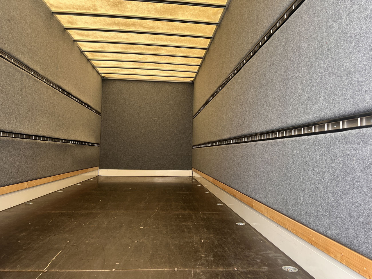 Möslein TKO 105 Schwebheim Tandem- Möbel Koffer- Anhänger - Prikolica sa zatvorenim sandukom: slika Möslein TKO 105 Schwebheim Tandem- Möbel Koffer- Anhänger - Prikolica sa zatvorenim sandukom Möslein TKO 105 Schwebheim Tandem- Möbel Koffer- Anhänger - Prikolica sa zatvorenim sandukom: slika Möslein TKO 105 Schwebheim Tandem- Möbel Koffer- Anhänger - Prikolica sa zatvorenim sandukom