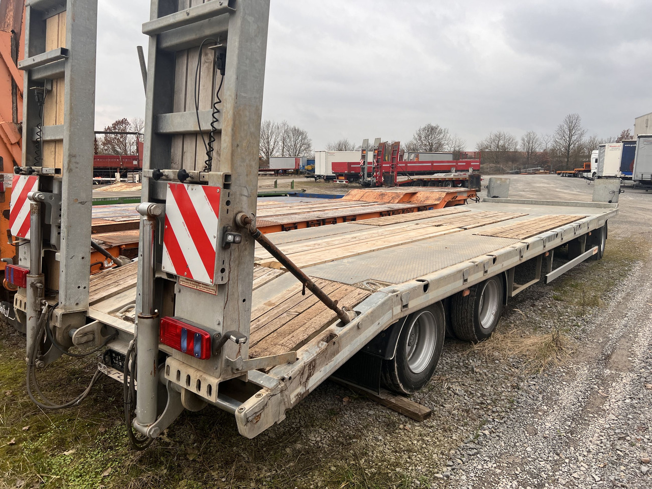 Möslein TO 3 F Schwebheim 3 Achs Tiefladeranhänger 9 m Ladefläche - Prikolica s niskim utovarivačem: slika Möslein TO 3 F Schwebheim 3 Achs Tiefladeranhänger 9 m Ladefläche - Prikolica s niskim utovarivačem Möslein TO 3 F Schwebheim 3 Achs Tiefladeranhänger 9 m Ladefläche - Prikolica s niskim utovarivačem: slika Möslein TO 3 F Schwebheim 3 Achs Tiefladeranhänger 9 m Ladefläche - Prikolica s niskim utovarivačem