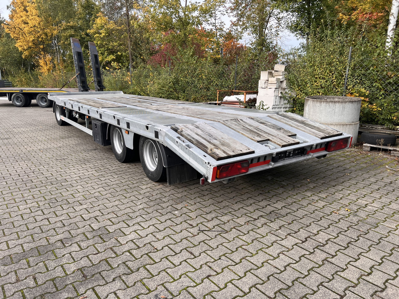 Möslein TO 3 F Schwebheim 3 Achs Tiefladeranhänger - Prikolica s niskim utovarivačem: slika Möslein TO 3 F Schwebheim 3 Achs Tiefladeranhänger - Prikolica s niskim utovarivačem Möslein TO 3 F Schwebheim 3 Achs Tiefladeranhänger - Prikolica s niskim utovarivačem: slika Möslein TO 3 F Schwebheim 3 Achs Tiefladeranhänger - Prikolica s niskim utovarivačem