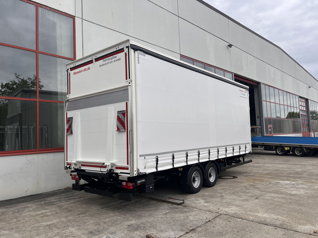 Möslein TPS 105 D-L Planenanhänger, Ladebordwand + Durchladbar neuwertig - Prikolica s ceradom: slika Möslein TPS 105 D-L Planenanhänger, Ladebordwand + Durchladbar neuwertig - Prikolica s ceradom Möslein TPS 105 D-L Planenanhänger, Ladebordwand + Durchladbar neuwertig - Prikolica s ceradom: slika Möslein TPS 105 D-L Planenanhänger, Ladebordwand + Durchladbar neuwertig - Prikolica s ceradom