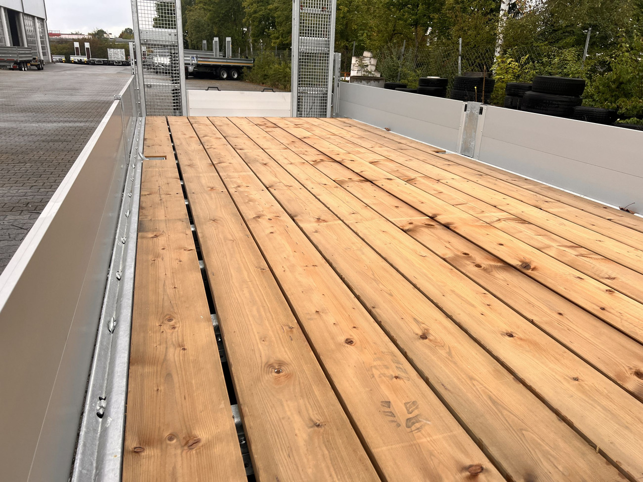 Möslein TT 14 14,4 t TandemtiefladerNeufahrzeug - Prikolica s niskim utovarivačem: slika Möslein TT 14 14,4 t TandemtiefladerNeufahrzeug - Prikolica s niskim utovarivačem Möslein TT 14 14,4 t TandemtiefladerNeufahrzeug - Prikolica s niskim utovarivačem: slika Möslein TT 14 14,4 t TandemtiefladerNeufahrzeug - Prikolica s niskim utovarivačem