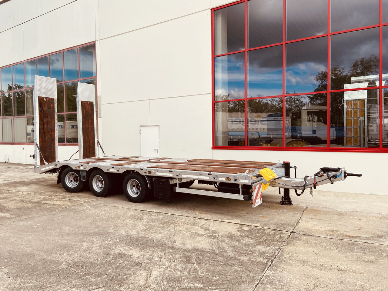 Möslein TT 31 31 t GG Tridem- Tieflader 3 Achs, gelenktNeufahrzeug - Prikolica s niskim utovarivačem: slika Möslein TT 31 31 t GG Tridem- Tieflader 3 Achs, gelenktNeufahrzeug - Prikolica s niskim utovarivačem Möslein TT 31 31 t GG Tridem- Tieflader 3 Achs, gelenktNeufahrzeug - Prikolica s niskim utovarivačem: slika Möslein TT 31 31 t GG Tridem- Tieflader 3 Achs, gelenktNeufahrzeug - Prikolica s niskim utovarivačem