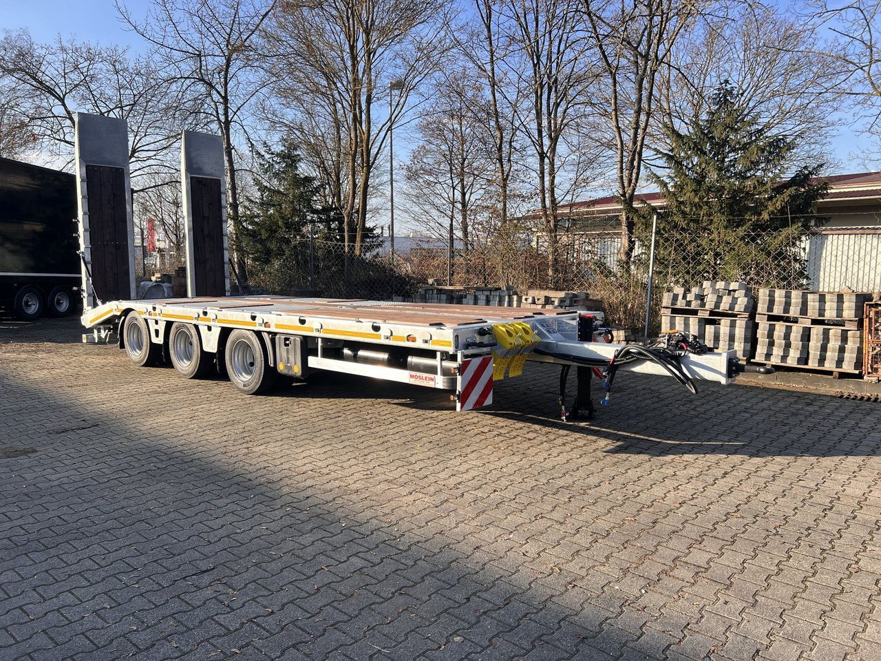Möslein TT 32 Zugrohr gerade 34 t GG Tridem- Tieflader 3 Achs, gelenktNeufahrzeug - Prikolica s niskim utovarivačem: slika Möslein TT 32 Zugrohr gerade 34 t GG Tridem- Tieflader 3 Achs, gelenktNeufahrzeug - Prikolica s niskim utovarivačem Möslein TT 32 Zugrohr gerade 34 t GG Tridem- Tieflader 3 Achs, gelenktNeufahrzeug - Prikolica s niskim utovarivačem: slika Möslein TT 32 Zugrohr gerade 34 t GG Tridem- Tieflader 3 Achs, gelenktNeufahrzeug - Prikolica s niskim utovarivačem