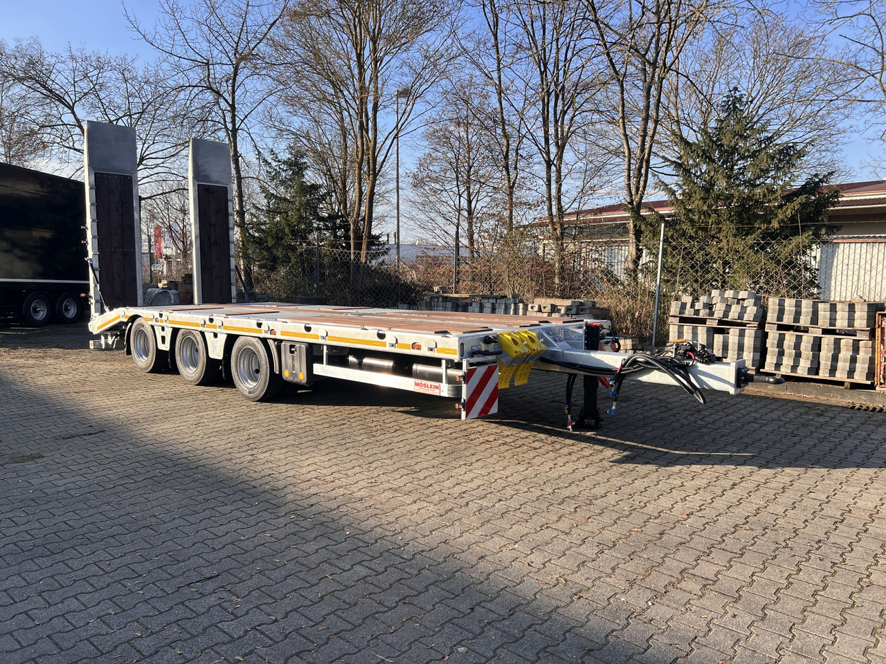 Möslein TT 32 Zugrohr gerade 34 t GG Tridem- Tieflader 3 Achs, gelenktNeufahrzeug - Prikolica s niskim utovarivačem: slika Möslein TT 32 Zugrohr gerade 34 t GG Tridem- Tieflader 3 Achs, gelenktNeufahrzeug - Prikolica s niskim utovarivačem Möslein TT 32 Zugrohr gerade 34 t GG Tridem- Tieflader 3 Achs, gelenktNeufahrzeug - Prikolica s niskim utovarivačem: slika Möslein TT 32 Zugrohr gerade 34 t GG Tridem- Tieflader 3 Achs, gelenktNeufahrzeug - Prikolica s niskim utovarivačem