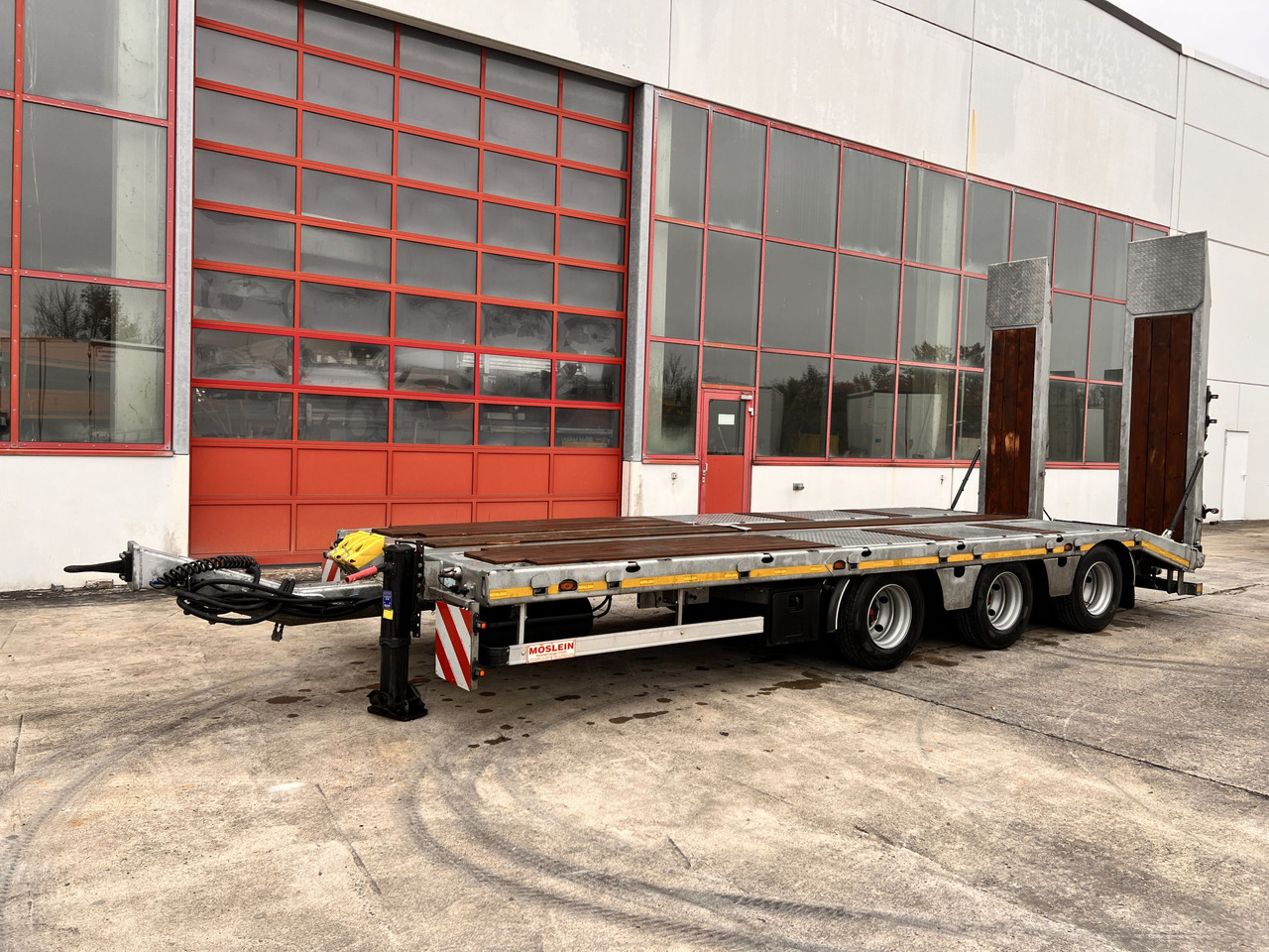 Möslein TTA33 Schwebheim 31 t Tridemtieflader gelenkt, Neuwertig - Prikolica s niskim utovarivačem: slika Möslein TTA33 Schwebheim 31 t Tridemtieflader gelenkt, Neuwertig - Prikolica s niskim utovarivačem Möslein TTA33 Schwebheim 31 t Tridemtieflader gelenkt, Neuwertig - Prikolica s niskim utovarivačem: slika Möslein TTA33 Schwebheim 31 t Tridemtieflader gelenkt, Neuwertig - Prikolica s niskim utovarivačem