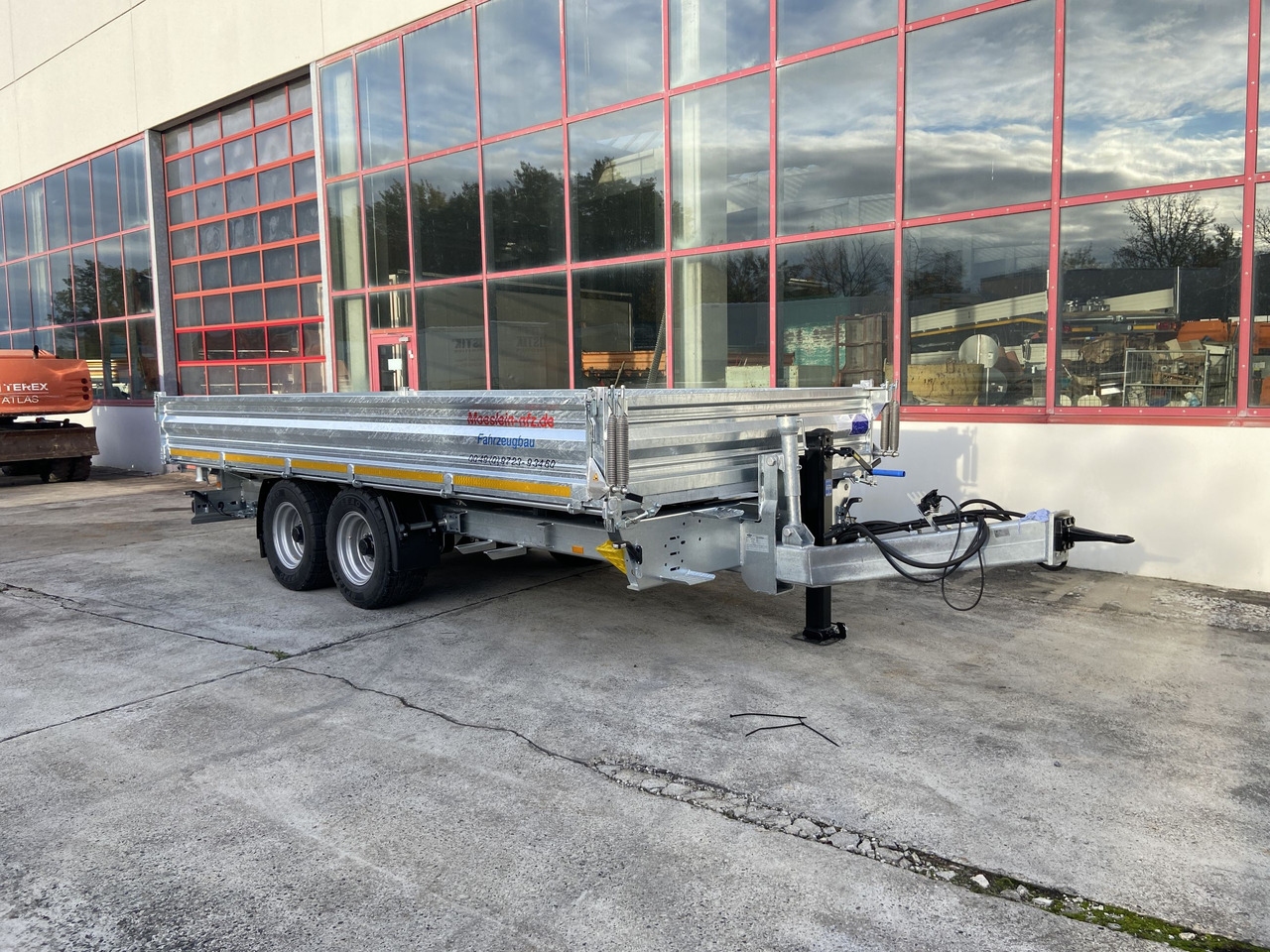 Möslein TTD 11 Breite Reifen 5,70 lang Kipper Tieflader, Breite Reifen, 5,70 m lang-- Neufahrzeug -- - Kiper prikolica: slika Möslein TTD 11 Breite Reifen 5,70 lang Kipper Tieflader, Breite Reifen, 5,70 m lang-- Neufahrzeug -- - Kiper prikolica Möslein TTD 11 Breite Reifen 5,70 lang Kipper Tieflader, Breite Reifen, 5,70 m lang-- Neufahrzeug -- - Kiper prikolica: slika Möslein TTD 11 Breite Reifen 5,70 lang Kipper Tieflader, Breite Reifen, 5,70 m lang-- Neufahrzeug -- - Kiper prikolica