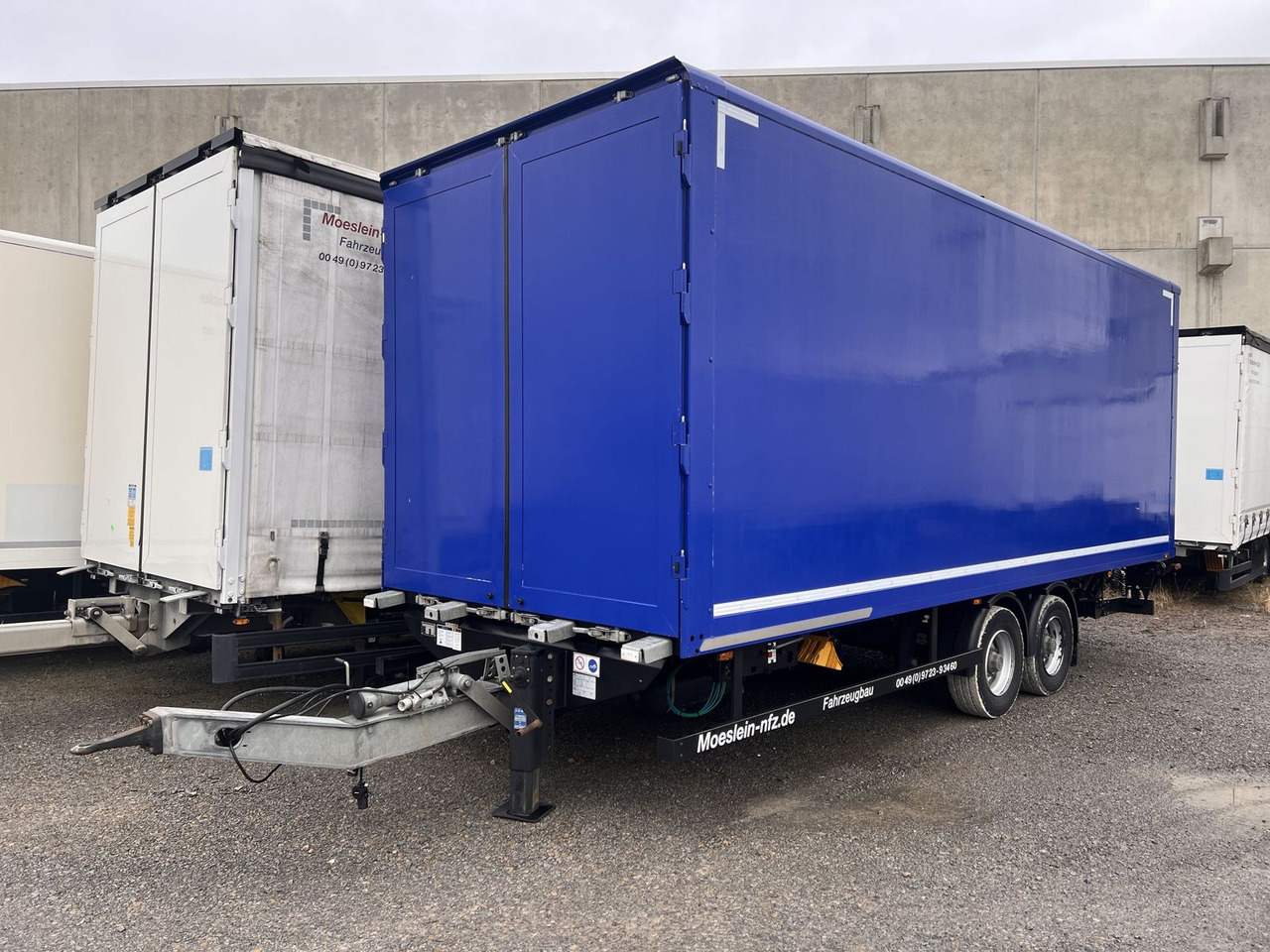 Möslein Tandem Koffer, Ladebordwand + Durchladbar, Weni - Prikolica sa zatvorenim sandukom: slika Möslein Tandem Koffer, Ladebordwand + Durchladbar, Weni - Prikolica sa zatvorenim sandukom Möslein Tandem Koffer, Ladebordwand + Durchladbar, Weni - Prikolica sa zatvorenim sandukom: slika Möslein Tandem Koffer, Ladebordwand + Durchladbar, Weni - Prikolica sa zatvorenim sandukom