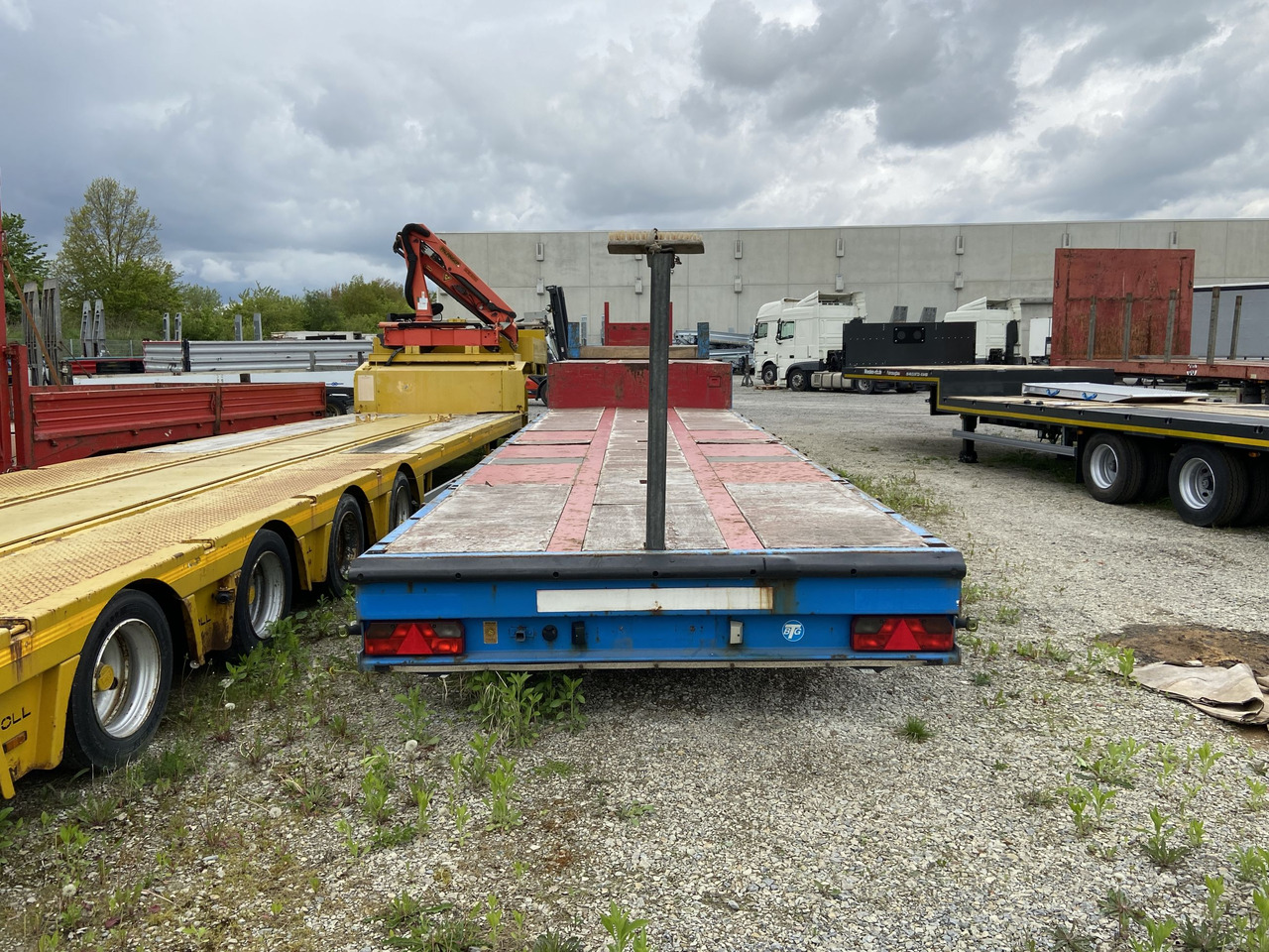 Stp 3 Achs Satteltieflader Platofür Fertigteile oder Baumaschinen - Poluprikolica s niskim utovarivačem: slika stp 3 Achs Satteltieflader Platofür Fertigteile oder Baumaschinen - Poluprikolica s niskim utovarivačem Stp 3 Achs Satteltieflader Platofür Fertigteile oder Baumaschinen - Poluprikolica s niskim utovarivačem: slika stp 3 Achs Satteltieflader Platofür Fertigteile oder Baumaschinen - Poluprikolica s niskim utovarivačem