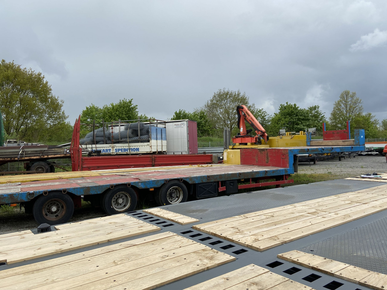 Stp 3 Achs Satteltieflader Platofür Fertigteile oder Baumaschinen - Poluprikolica s niskim utovarivačem: slika stp 3 Achs Satteltieflader Platofür Fertigteile oder Baumaschinen - Poluprikolica s niskim utovarivačem Stp 3 Achs Satteltieflader Platofür Fertigteile oder Baumaschinen - Poluprikolica s niskim utovarivačem: slika stp 3 Achs Satteltieflader Platofür Fertigteile oder Baumaschinen - Poluprikolica s niskim utovarivačem