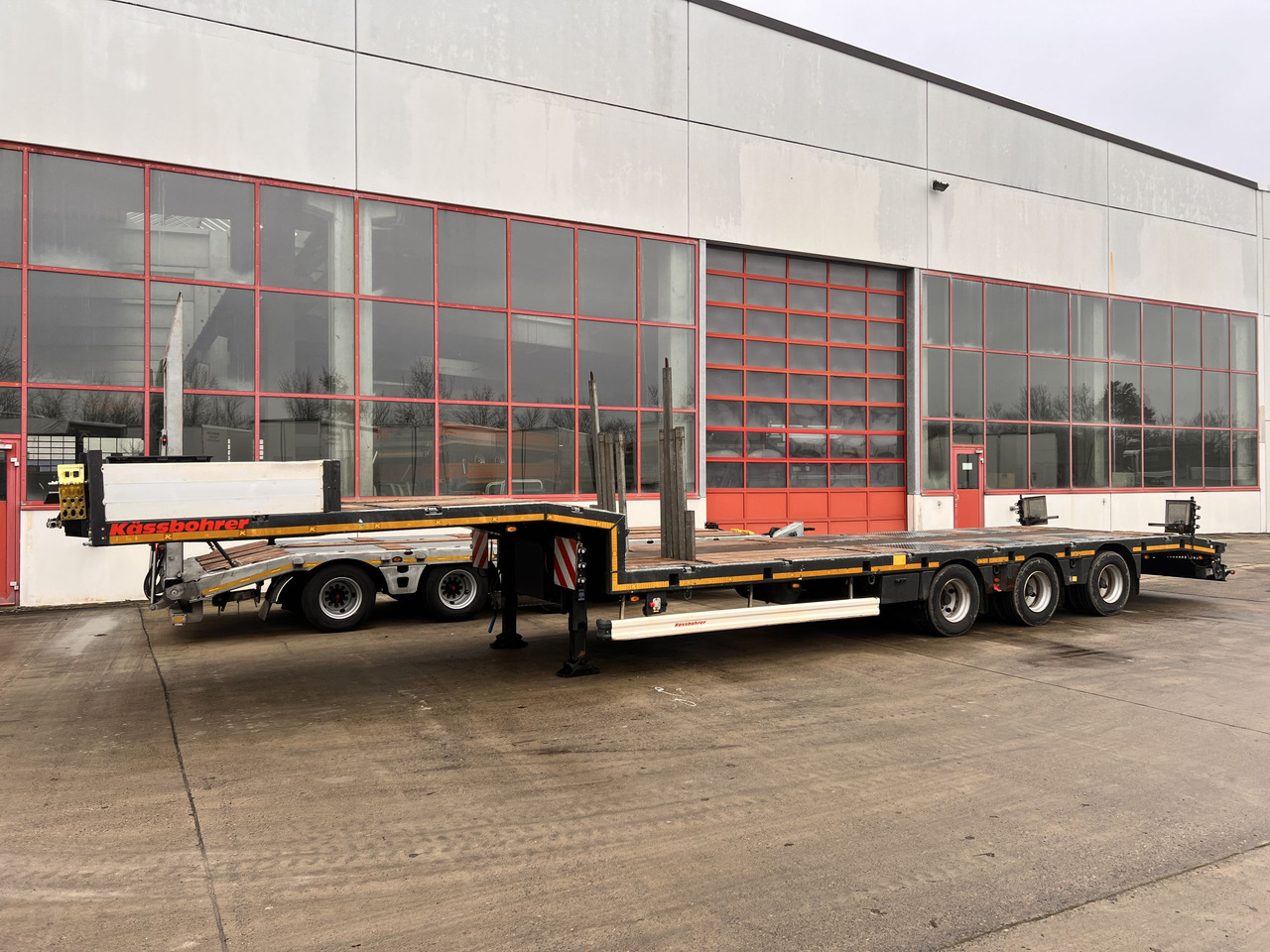 T3 3 Achs Satteltieflader - Poluprikolica s niskim utovarivačem: slika t3 3 Achs Satteltieflader - Poluprikolica s niskim utovarivačem T3 3 Achs Satteltieflader - Poluprikolica s niskim utovarivačem: slika t3 3 Achs Satteltieflader - Poluprikolica s niskim utovarivačem