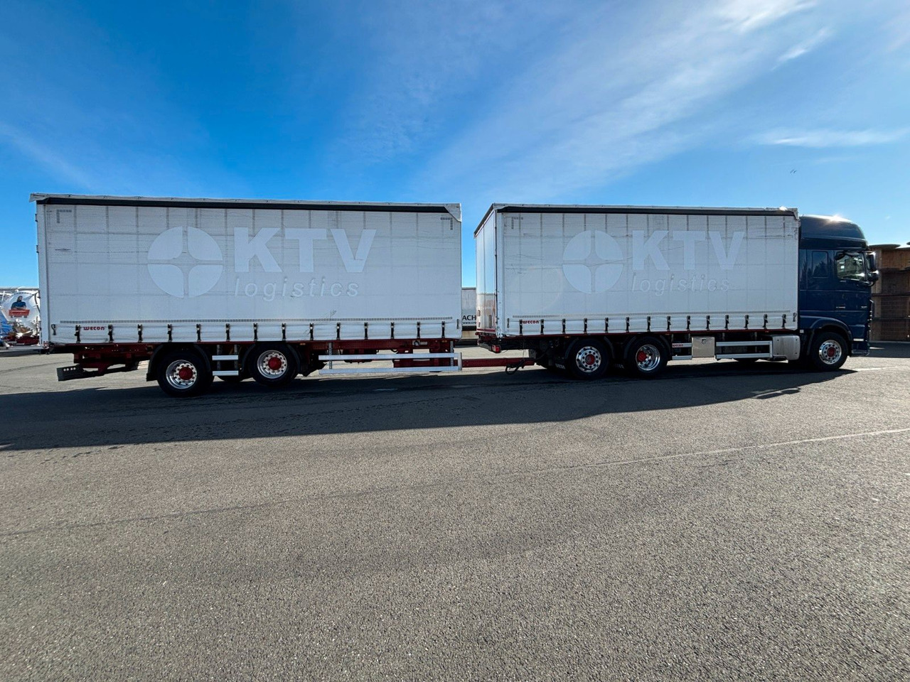 DAF SSC XF 480 Jumbozug + Anh Wecon Staplerhalterung - Kamion s ceradom: slika DAF SSC XF 480 Jumbozug + Anh Wecon Staplerhalterung - Kamion s ceradom DAF SSC XF 480 Jumbozug + Anh Wecon Staplerhalterung - Kamion s ceradom: slika DAF SSC XF 480 Jumbozug + Anh Wecon Staplerhalterung - Kamion s ceradom