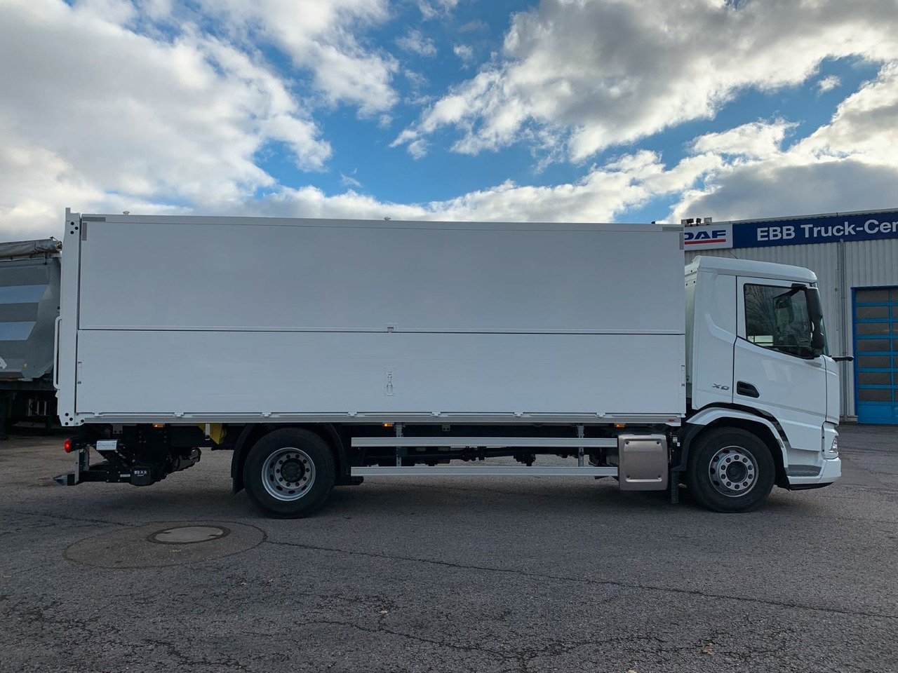 DAF FA XD 370 zikun Swing-Board-Aufbau - Kamion za prijevoz pića: slika DAF FA XD 370 zikun Swing-Board-Aufbau - Kamion za prijevoz pića DAF FA XD 370 zikun Swing-Board-Aufbau - Kamion za prijevoz pića: slika DAF FA XD 370 zikun Swing-Board-Aufbau - Kamion za prijevoz pića