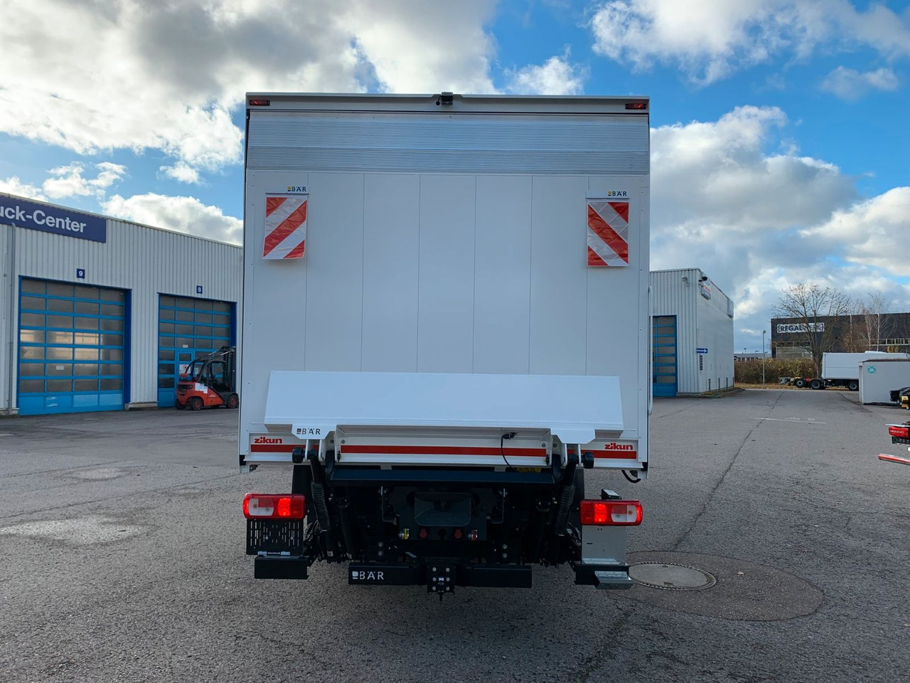 DAF FA XD 370 zikun Swing-Board-Aufbau - Kamion za prijevoz pića: slika DAF FA XD 370 zikun Swing-Board-Aufbau - Kamion za prijevoz pića DAF FA XD 370 zikun Swing-Board-Aufbau - Kamion za prijevoz pića: slika DAF FA XD 370 zikun Swing-Board-Aufbau - Kamion za prijevoz pića