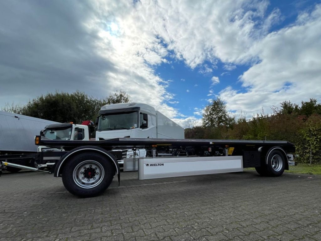 Wielton 2-Achs Außenroller-Abrollanhänger Wielton 2-Achs Außenroller-Abrollanhänger - Abroll/ Samopodizač prikolica: slika Wielton 2-Achs Außenroller-Abrollanhänger Wielton 2-Achs Außenroller-Abrollanhänger - Abroll/ Samopodizač prikolica Wielton 2-Achs Außenroller-Abrollanhänger Wielton 2-Achs Außenroller-Abrollanhänger - Abroll/ Samopodizač prikolica: slika Wielton 2-Achs Außenroller-Abrollanhänger Wielton 2-Achs Außenroller-Abrollanhänger - Abroll/ Samopodizač prikolica