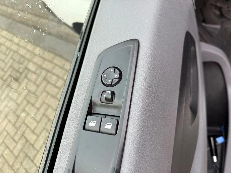 Mali kombi Opel Vivaro L2,H1 2022 bj 2.0 cdti: slika Mali kombi Opel Vivaro L2,H1 2022 bj 2.0 cdti