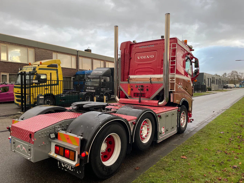 Volvo FH 500 SHOWTRUCK EURO 6 - Tegljač: slika Volvo FH 500 SHOWTRUCK EURO 6 - Tegljač Volvo FH 500 SHOWTRUCK EURO 6 - Tegljač: slika Volvo FH 500 SHOWTRUCK EURO 6 - Tegljač