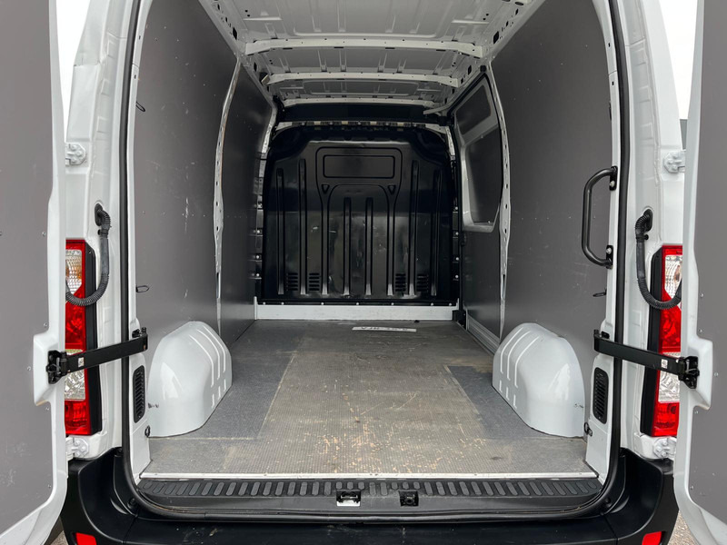 Furgon Renault Master 180.35 Red Edition L2 H2, 180pk, Airco, Nav, Camera: slika Furgon Renault Master 180.35 Red Edition L2 H2, 180pk, Airco, Nav, Camera