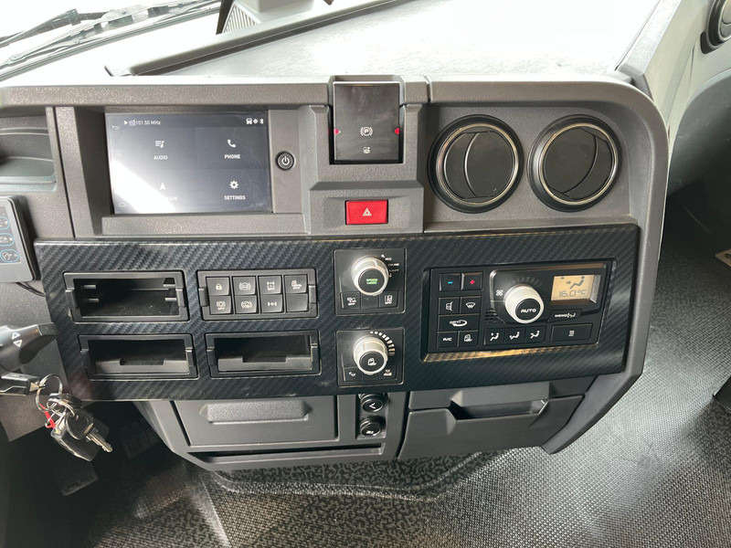 Tegljač Renault T-13 High 480 T4x2, Highsleeper, Airco, Nav, Bluetooth: slika Tegljač Renault T-13 High 480 T4x2, Highsleeper, Airco, Nav, Bluetooth