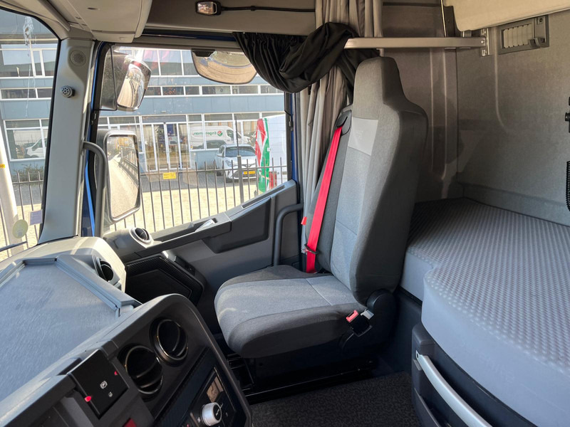 Tegljač Renault T-evo 440 T4x2, Sleepercab Comfort 2 Beds, Optidriver, Optibrake: slika Tegljač Renault T-evo 440 T4x2, Sleepercab Comfort 2 Beds, Optidriver, Optibrake