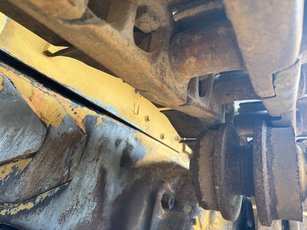 Buldožer CAT D 6 D: slika Buldožer CAT D 6 D Buldožer CAT D 6 D: slika Buldožer CAT D 6 D