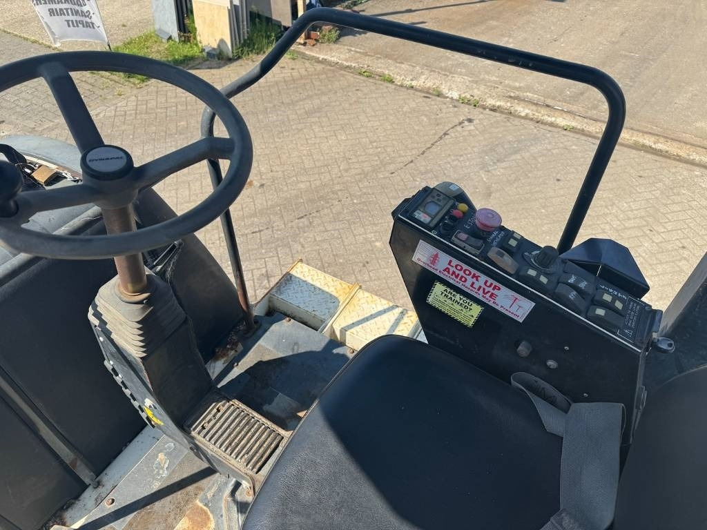 Pneumatski valjak Dynapac CP 142: slika Pneumatski valjak Dynapac CP 142 Pneumatski valjak Dynapac CP 142: slika Pneumatski valjak Dynapac CP 142