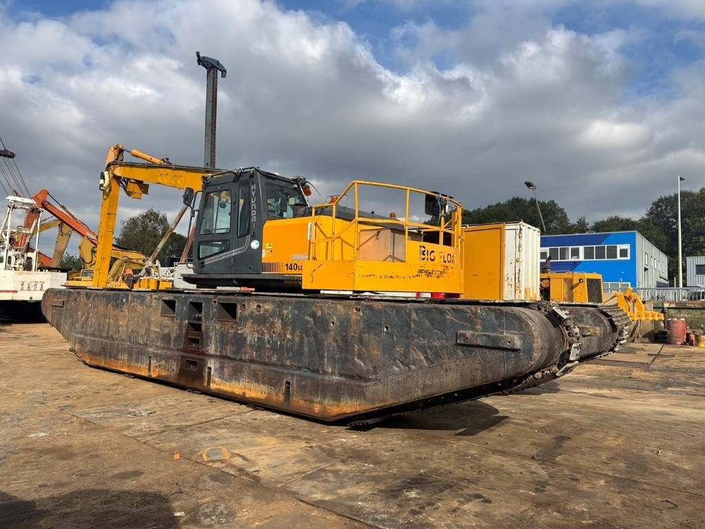 Hyundai Robex 140 LC-7 A BIGFLOAT AMPHIBIOUS EXCAVATOR - Bager amfibija: slika Hyundai Robex 140 LC-7 A BIGFLOAT AMPHIBIOUS EXCAVATOR - Bager amfibija Hyundai Robex 140 LC-7 A BIGFLOAT AMPHIBIOUS EXCAVATOR - Bager amfibija: slika Hyundai Robex 140 LC-7 A BIGFLOAT AMPHIBIOUS EXCAVATOR - Bager amfibija