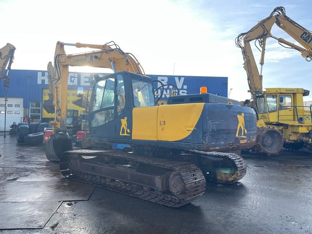 JCB JS 200 - Bager gusjeničar: slika JCB JS 200 - Bager gusjeničar JCB JS 200 - Bager gusjeničar: slika JCB JS 200 - Bager gusjeničar