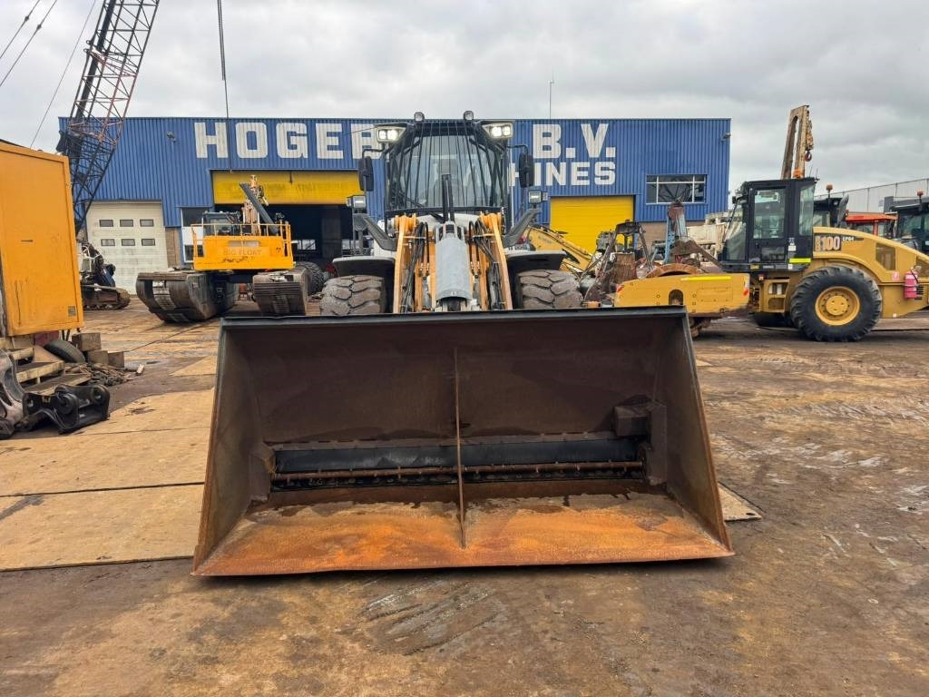 Liebherr L556 - Utovarivač na kotačima: slika Liebherr L556 - Utovarivač na kotačima Liebherr L556 - Utovarivač na kotačima: slika Liebherr L556 - Utovarivač na kotačima