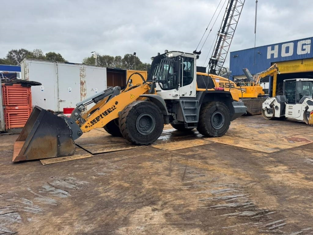 Liebherr L556 - Utovarivač na kotačima: slika Liebherr L556 - Utovarivač na kotačima Liebherr L556 - Utovarivač na kotačima: slika Liebherr L556 - Utovarivač na kotačima