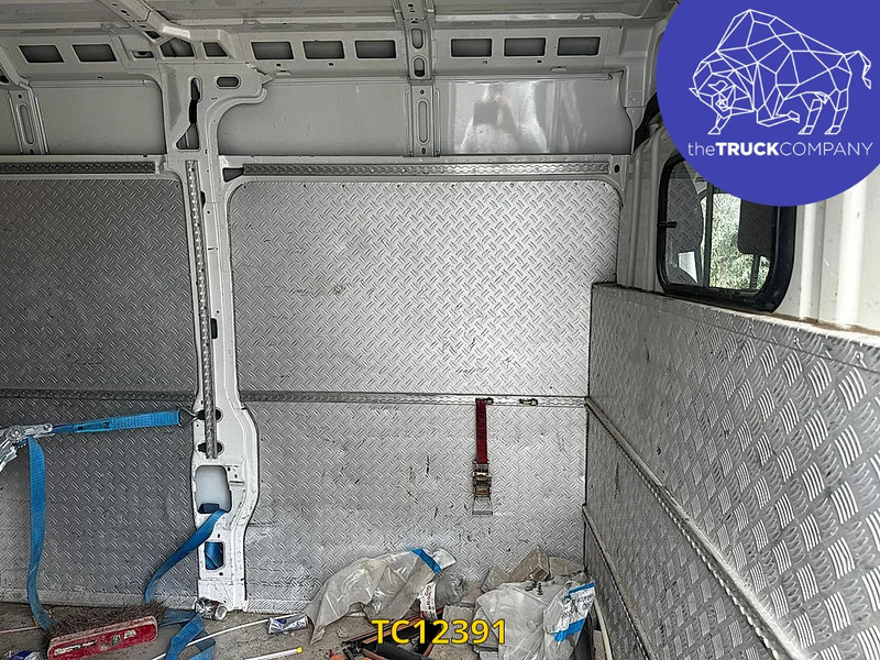 Peugeot Boxer L3H2 - Furgon: slika Peugeot Boxer L3H2 - Furgon Peugeot Boxer L3H2 - Furgon: slika Peugeot Boxer L3H2 - Furgon