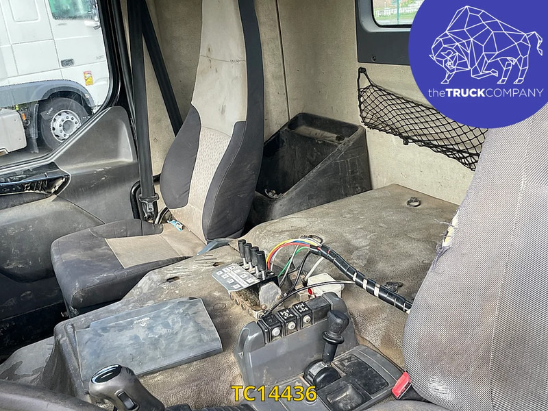 Renault Kerax 370 - Transporter kontejnera/ Kamion s izmjenjivim sanducima: slika Renault Kerax 370 - Transporter kontejnera/ Kamion s izmjenjivim sanducima Renault Kerax 370 - Transporter kontejnera/ Kamion s izmjenjivim sanducima: slika Renault Kerax 370 - Transporter kontejnera/ Kamion s izmjenjivim sanducima