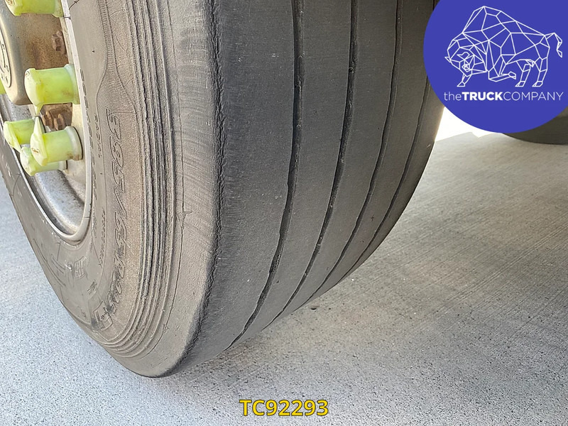 Samro - Poluprikolica s ceradom: slika Samro - Poluprikolica s ceradom Samro - Poluprikolica s ceradom: slika Samro - Poluprikolica s ceradom