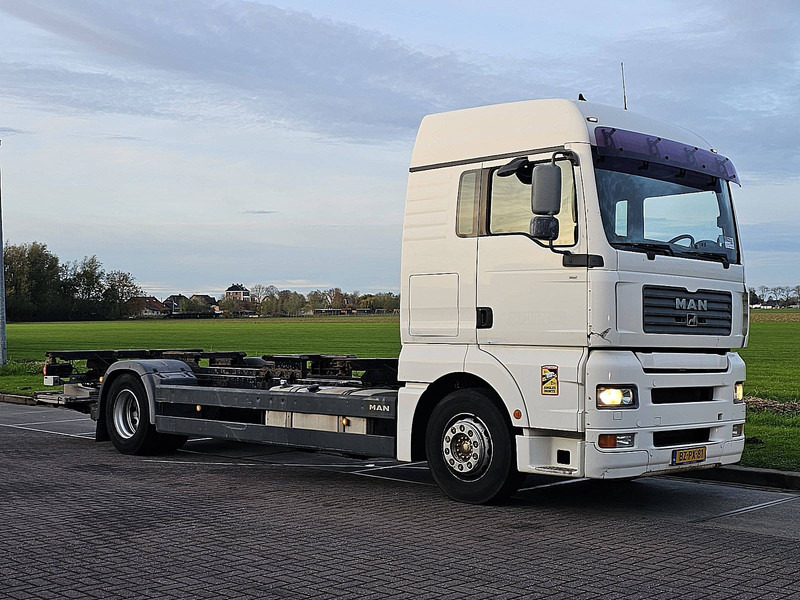 MAN 18.400 TGA XLX LIFT 508DKM NL-T - Transporter kontejnera/ Kamion s izmjenjivim sanducima: slika MAN 18.400 TGA XLX LIFT 508DKM NL-T - Transporter kontejnera/ Kamion s izmjenjivim sanducima MAN 18.400 TGA XLX LIFT 508DKM NL-T - Transporter kontejnera/ Kamion s izmjenjivim sanducima: slika MAN 18.400 TGA XLX LIFT 508DKM NL-T - Transporter kontejnera/ Kamion s izmjenjivim sanducima