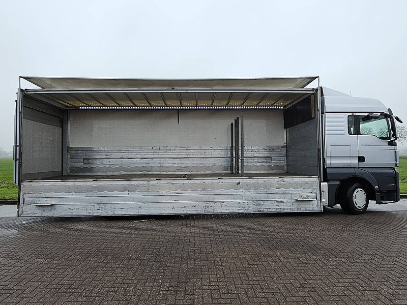 Kamion sandučar MAN 26.420 TGX 6X2-4 LIFT GETRÄNKE: slika Kamion sandučar MAN 26.420 TGX 6X2-4 LIFT GETRÄNKE