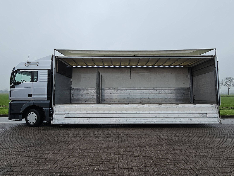 Kamion sandučar MAN 26.420 TGX 6X2-4 LIFT GETRÄNKE: slika Kamion sandučar MAN 26.420 TGX 6X2-4 LIFT GETRÄNKE