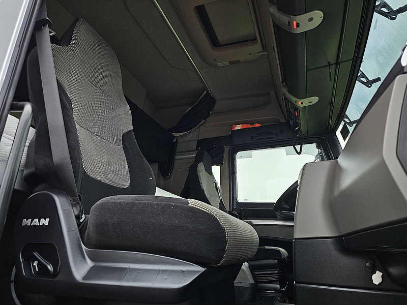 Kamion sandučar MAN 26.420 TGX 6X2-4 LIFT GETRÄNKE: slika Kamion sandučar MAN 26.420 TGX 6X2-4 LIFT GETRÄNKE