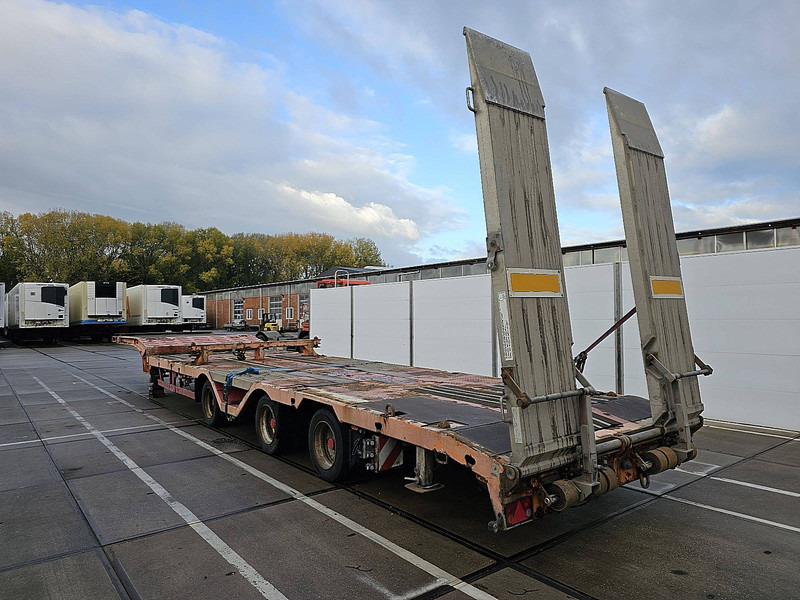 MEUSBURGER MTS-3 - Poluprikolica s niskim utovarivačem: slika MEUSBURGER MTS-3 - Poluprikolica s niskim utovarivačem MEUSBURGER MTS-3 - Poluprikolica s niskim utovarivačem: slika MEUSBURGER MTS-3 - Poluprikolica s niskim utovarivačem