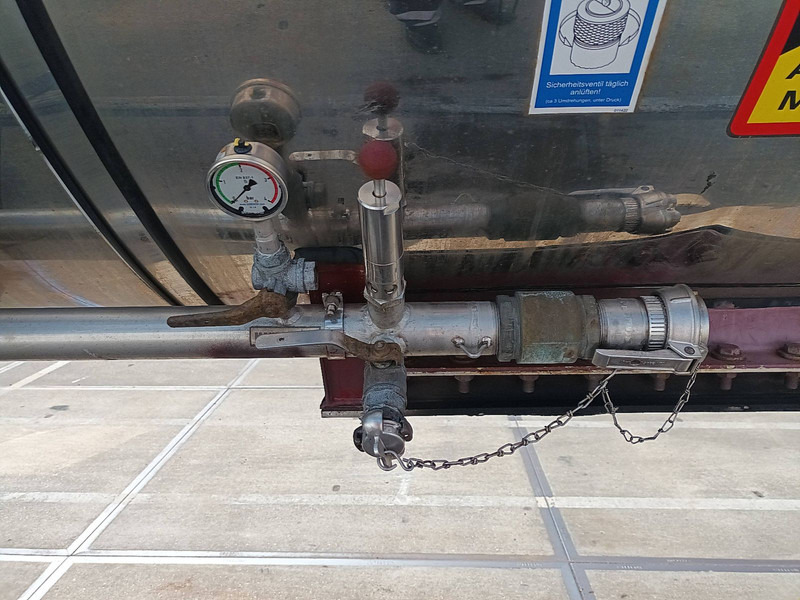 Poluprikolica cisterna Magyar SR 34 FOODSTUFF PUMP WEBASTO 25M3: slika Poluprikolica cisterna Magyar SR 34 FOODSTUFF PUMP WEBASTO 25M3