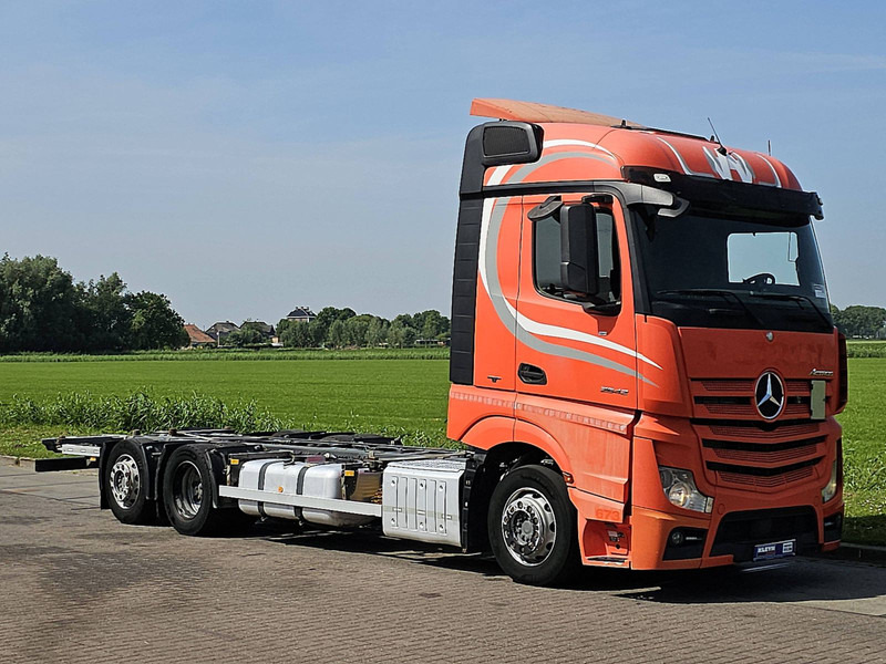 Mercedes-Benz ACTROS 2545 LS - Transporter kontejnera/ Kamion s izmjenjivim sanducima: slika Mercedes-Benz ACTROS 2545 LS - Transporter kontejnera/ Kamion s izmjenjivim sanducima Mercedes-Benz ACTROS 2545 LS - Transporter kontejnera/ Kamion s izmjenjivim sanducima: slika Mercedes-Benz ACTROS 2545 LS - Transporter kontejnera/ Kamion s izmjenjivim sanducima