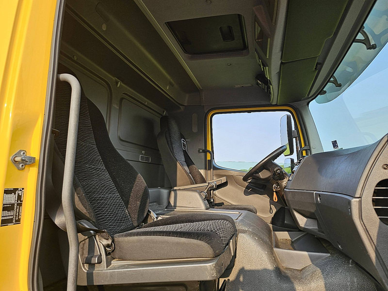 Interior photo 1: Kamion hladnjača Mercedes-Benz ATEGO 1224 L CARRIER MULTI TEMP