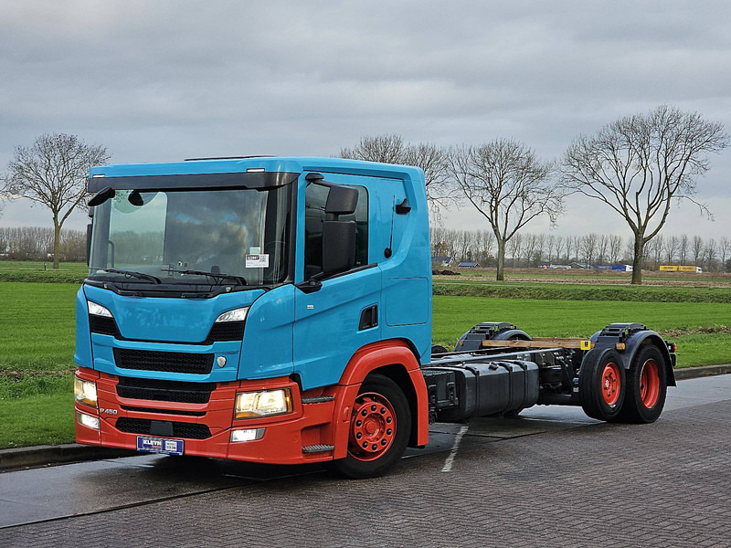 Scania P450 - Kamion-šasija: slika Scania P450 - Kamion-šasija Scania P450 - Kamion-šasija: slika Scania P450 - Kamion-šasija