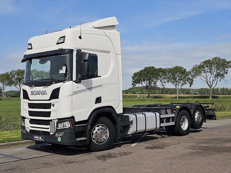 Scania R450 6X2*4 RET. LED WB475 - Transporter kontejnera/ Kamion s izmjenjivim sanducima: slika Scania R450 6X2*4 RET. LED WB475 - Transporter kontejnera/ Kamion s izmjenjivim sanducima Scania R450 6X2*4 RET. LED WB475 - Transporter kontejnera/ Kamion s izmjenjivim sanducima: slika Scania R450 6X2*4 RET. LED WB475 - Transporter kontejnera/ Kamion s izmjenjivim sanducima