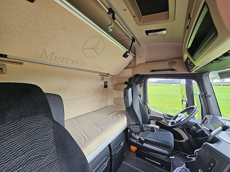 Tegljač Mercedes-Benz ACTROS 1848 LS STR.SP. RET. 2X TANK: slika Tegljač Mercedes-Benz ACTROS 1848 LS STR.SP. RET. 2X TANK