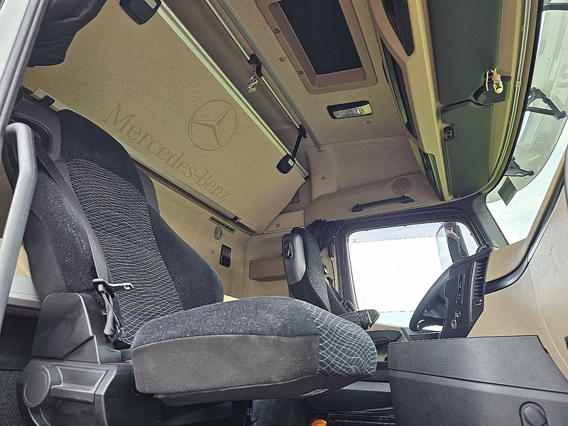 Tegljač Mercedes-Benz ACTROS 1848 LS STR.SP. RET. 2X TANK: slika Tegljač Mercedes-Benz ACTROS 1848 LS STR.SP. RET. 2X TANK