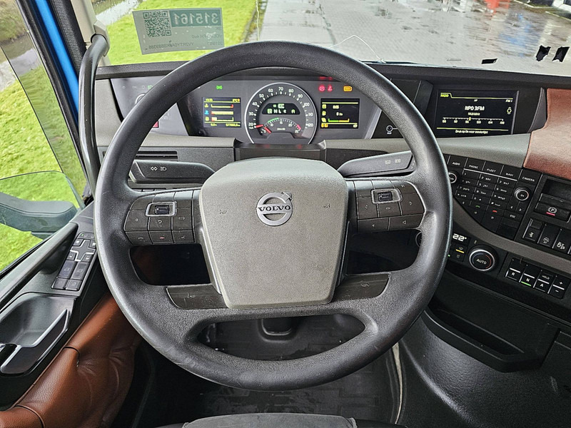 Interior photo 2: Tegljač Volvo FH 460 PTO SKIRTS VEB+